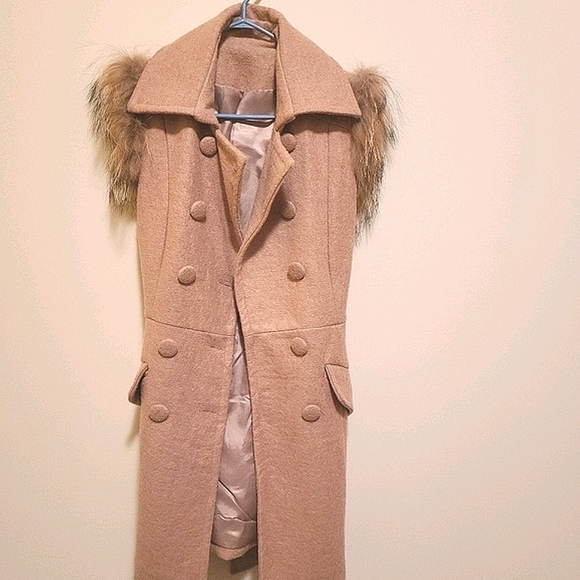 Blazer vest with fur at the shoulder - Picture 2 of 4